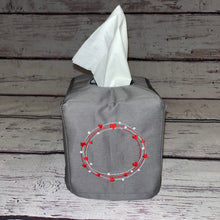 Load image into Gallery viewer, Tissue Box Cover - Valentine Wreath
